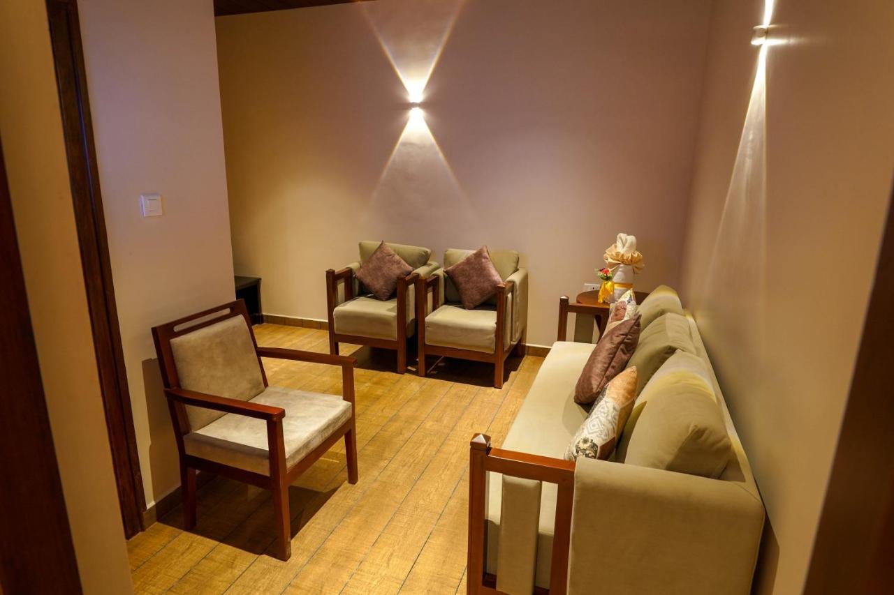 Hotel Heritage Plaza Kottayam Ngoại thất bức ảnh